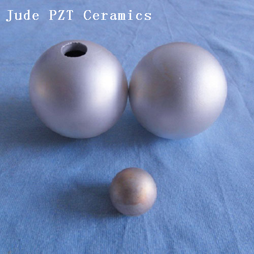 Produit en forme de sphère et d'hémisphère en céramique piézoélectrique