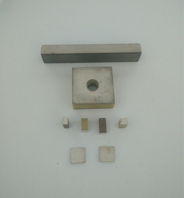 Composants rectangulaires piézoélectriques en céramique