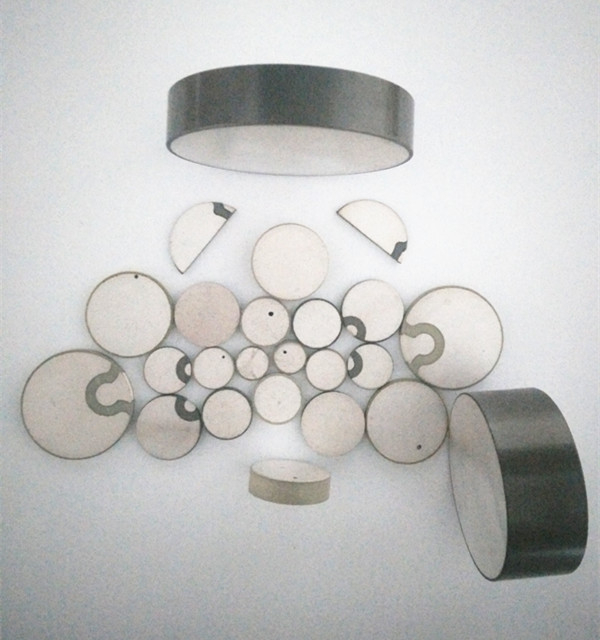 Éléments en céramique piézoélectrique en forme de disque