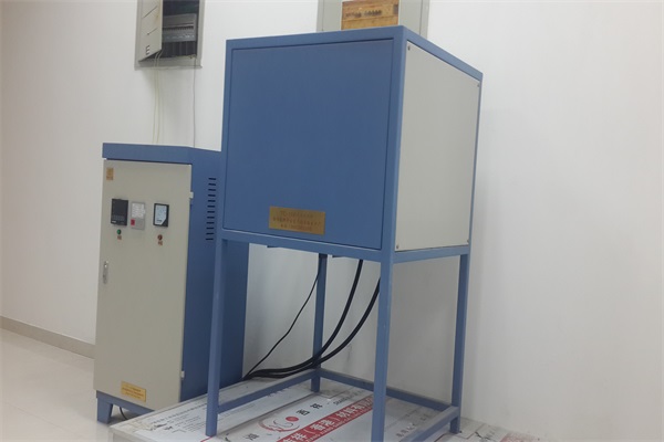 &agrave; haute temp&eacute;rature du four de fusion